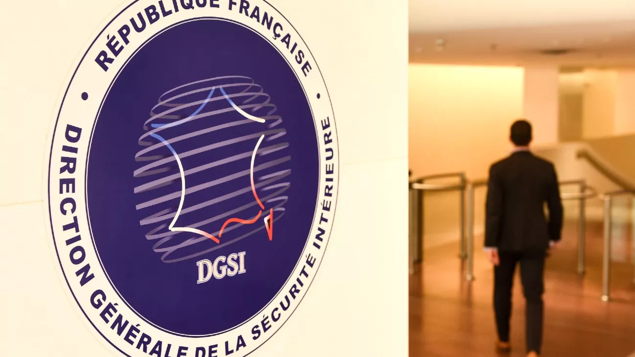 agent des services de renseignement français de la DGSI et logo