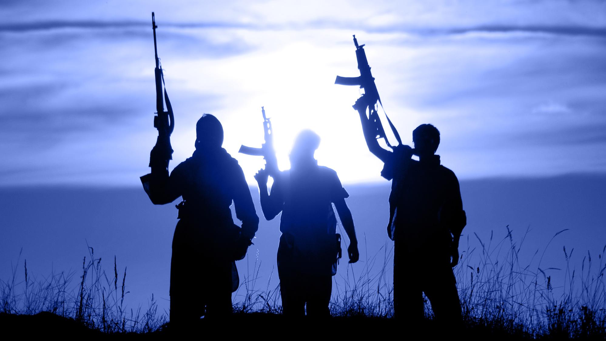 la lutte contre le terrorisme islamiste par la DGSI silhouettes de djihadistes