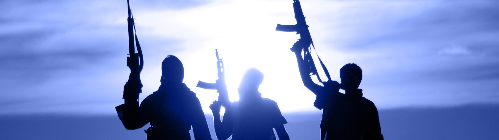 la lutte contre le terrorisme islamiste par la DGSI silhouettes de djihadistes